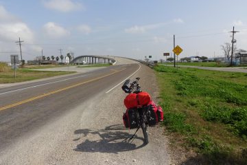 Diese Brücke über den Sabine Lake trennt Texas von Louisiana