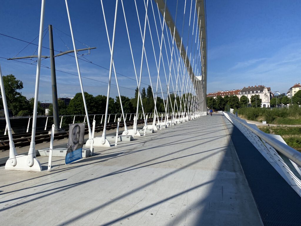 Über die große Rheinbrücke nach Frankreich